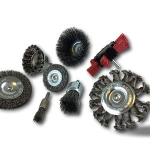 Assortiment de brosses circulaires sur tige pour perceuse