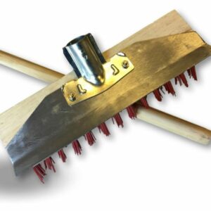 Alternative view of Balai de cantonnier avec racloir métallique - Longueur 32 cm - Garnissage PVC rouge - Semelle bois - Douille métal boulonnée Ø 28 mm