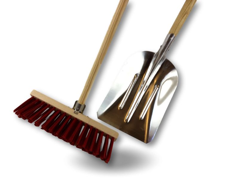 Balai de cantonnier 40 cm manché + Pelle aluminium - PVC rouge – Image 4